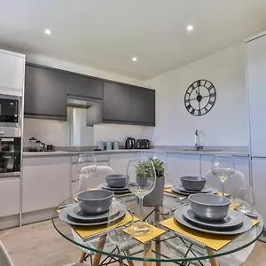 Modern, Cosy Whole House Wifi Close To Attractions Holiday home Sheffield