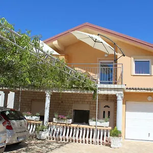 Novoselic Apartmán Vir